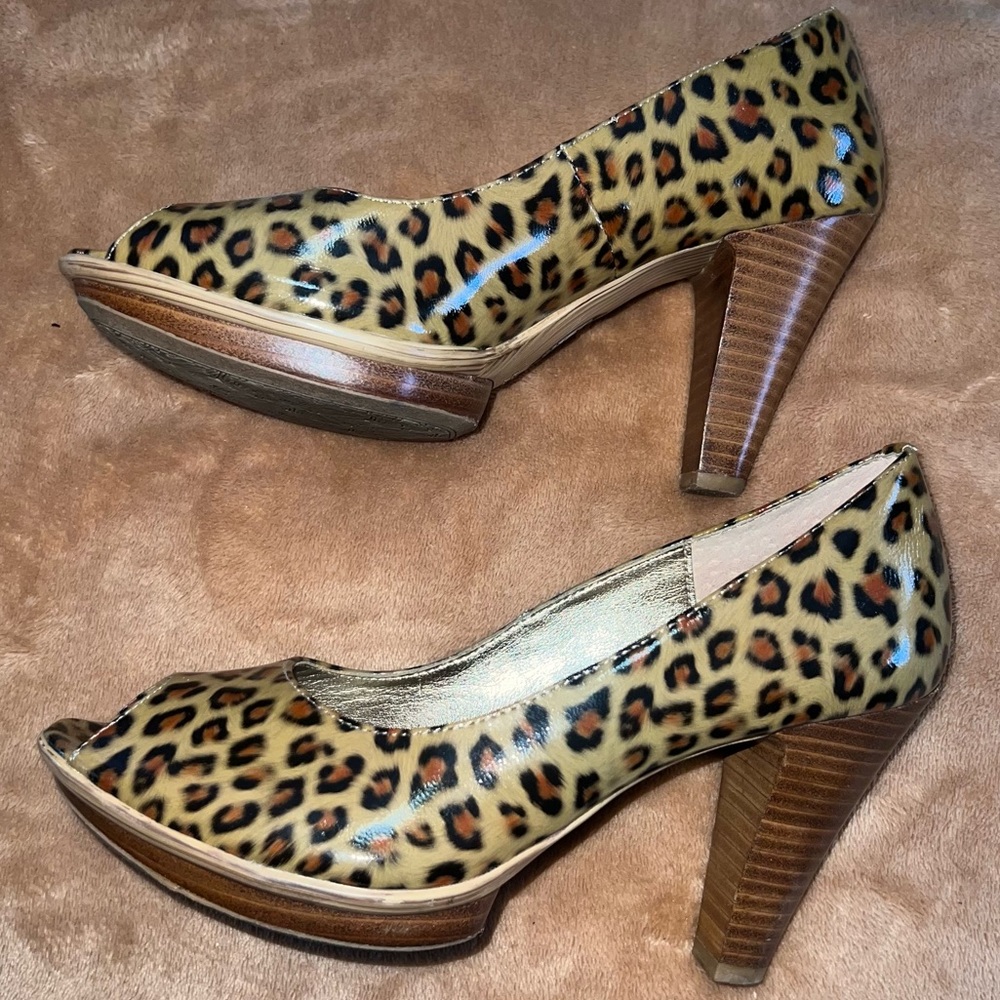 ♥️🌸♥️ ( Sofft )Print jaguar heels.